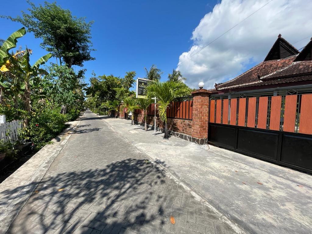 Capital O 92615 Villa Utama D'Alas Purwo Ringinpintu Buitenkant foto